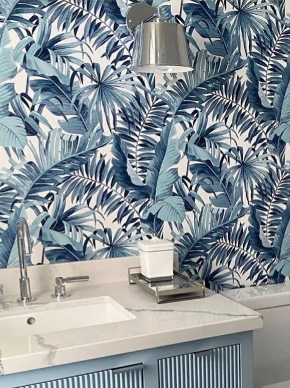 flowers in bathroom wallpaper